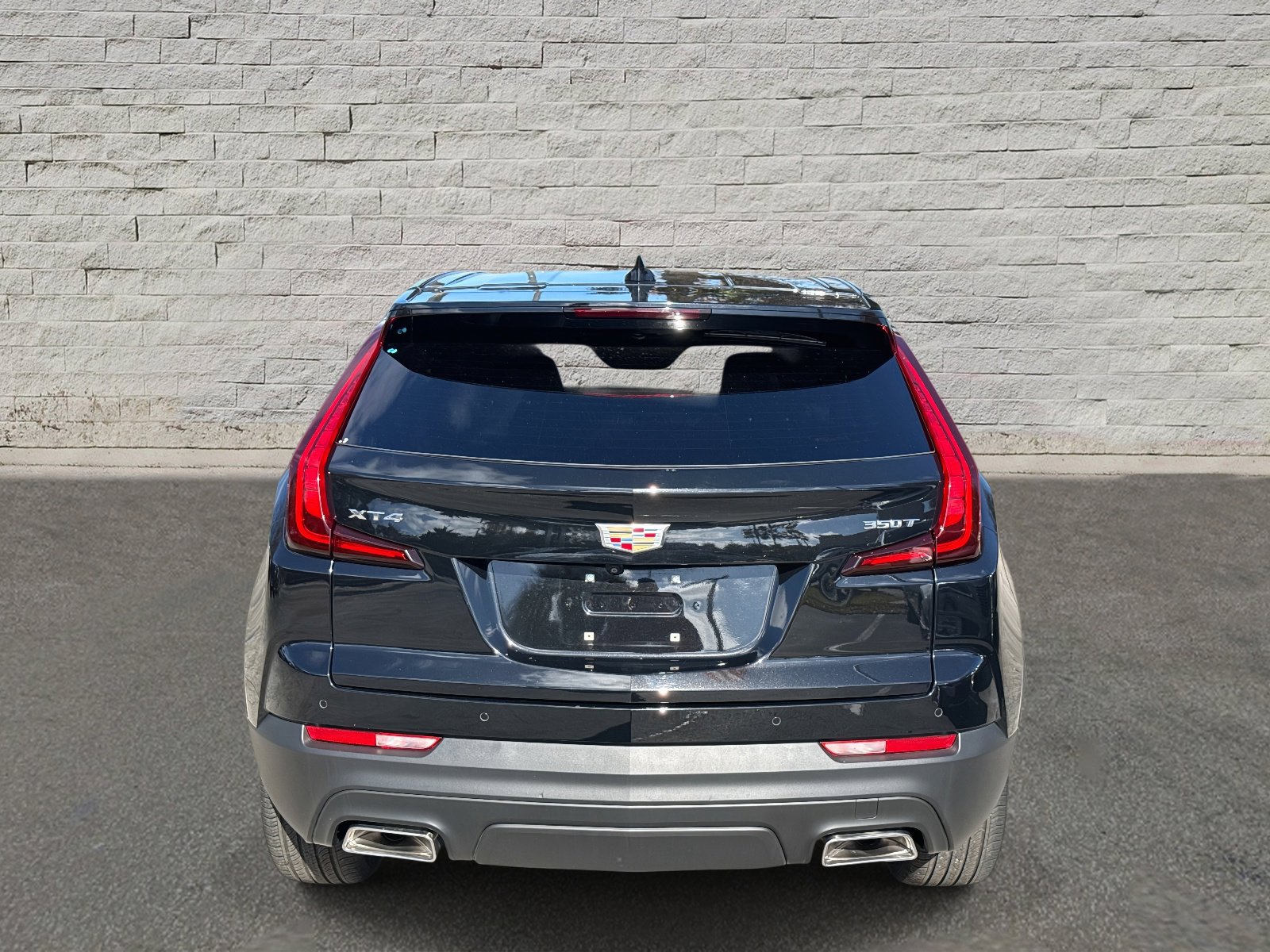 Used 2023 Cadillac XT4 Luxury w/ Cold Weather Package image 6