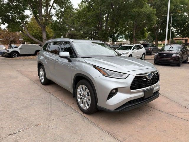 Used 2024 Toyota Highlander Limited AWD/4WD image 9