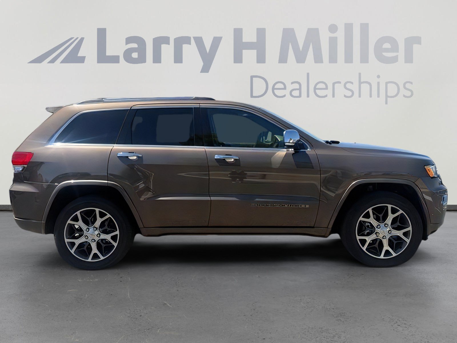 Used 2019 Jeep Grand Cherokee Overland AWD/4WD image 6