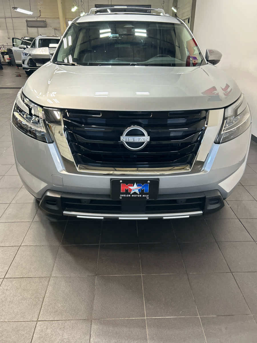 Used 2024 Nissan Pathfinder SL w/ SL Premium Package AWD/4WD image 3