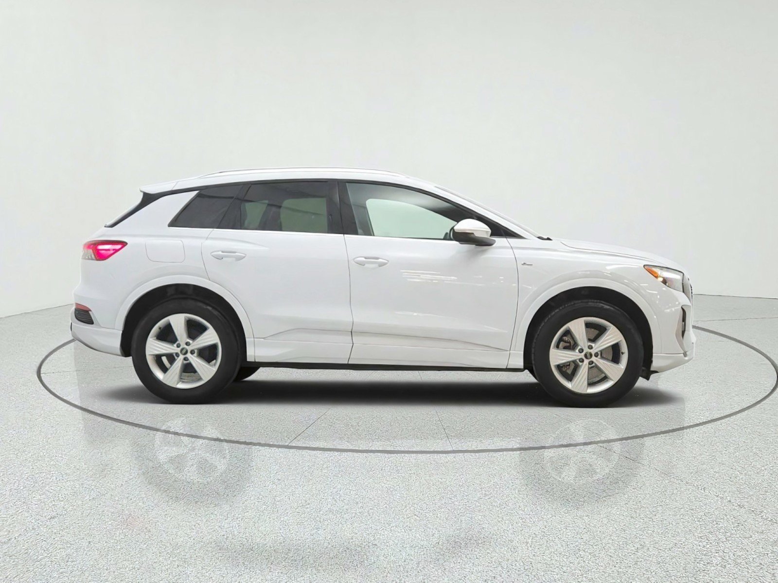 Used 2024 Audi Q4 e-tron Premium AWD/4WD image 4