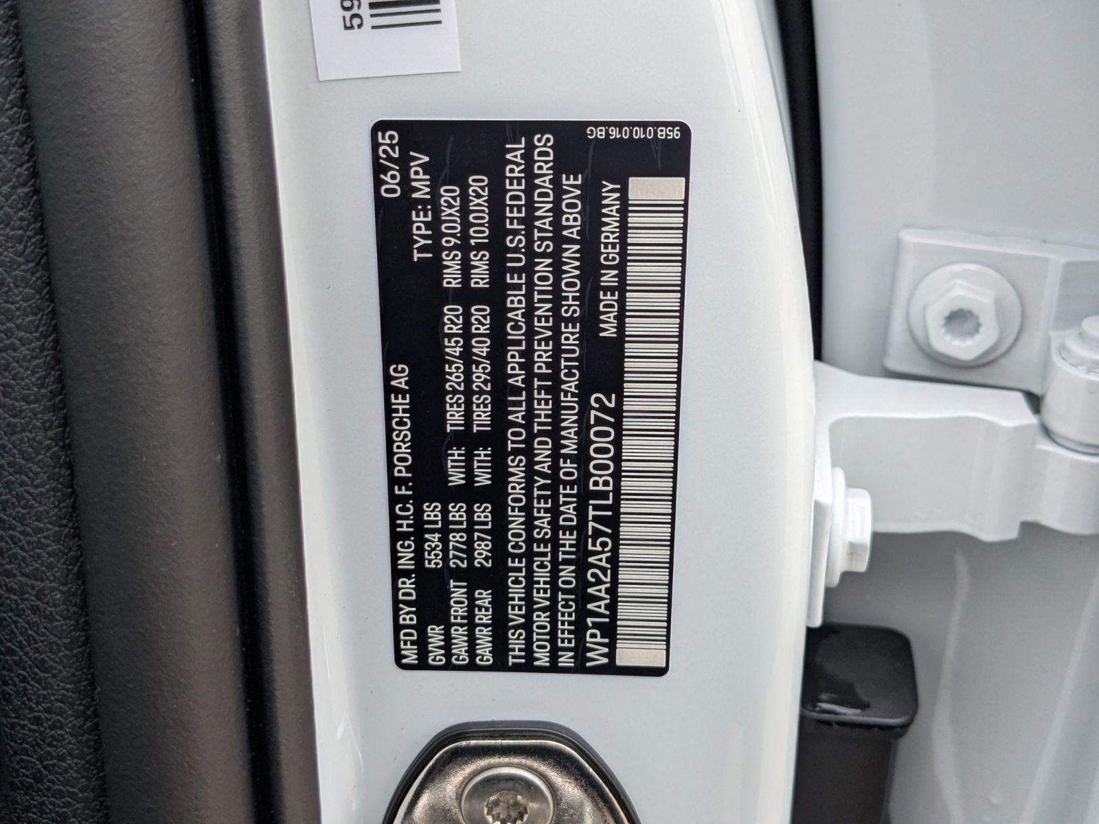 New 2026 Porsche Macan image 30