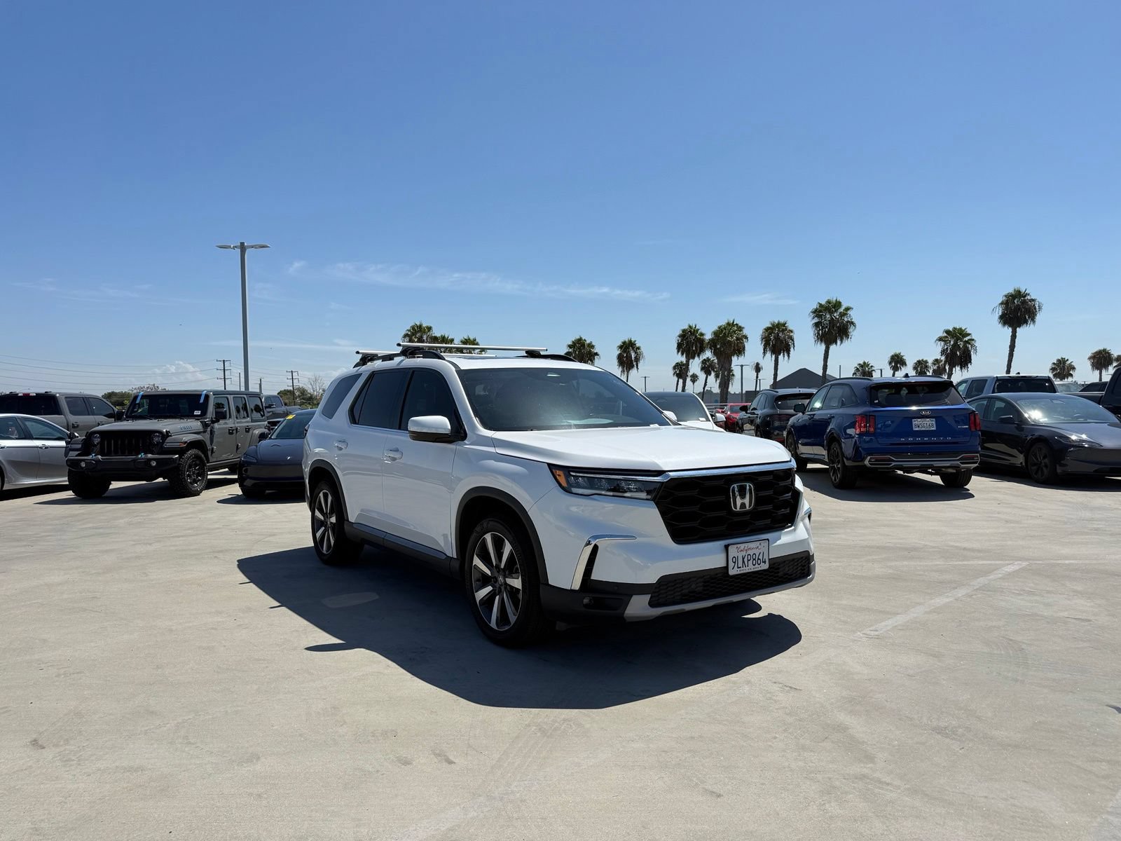 Used 2024 Honda Pilot Touring image 1
