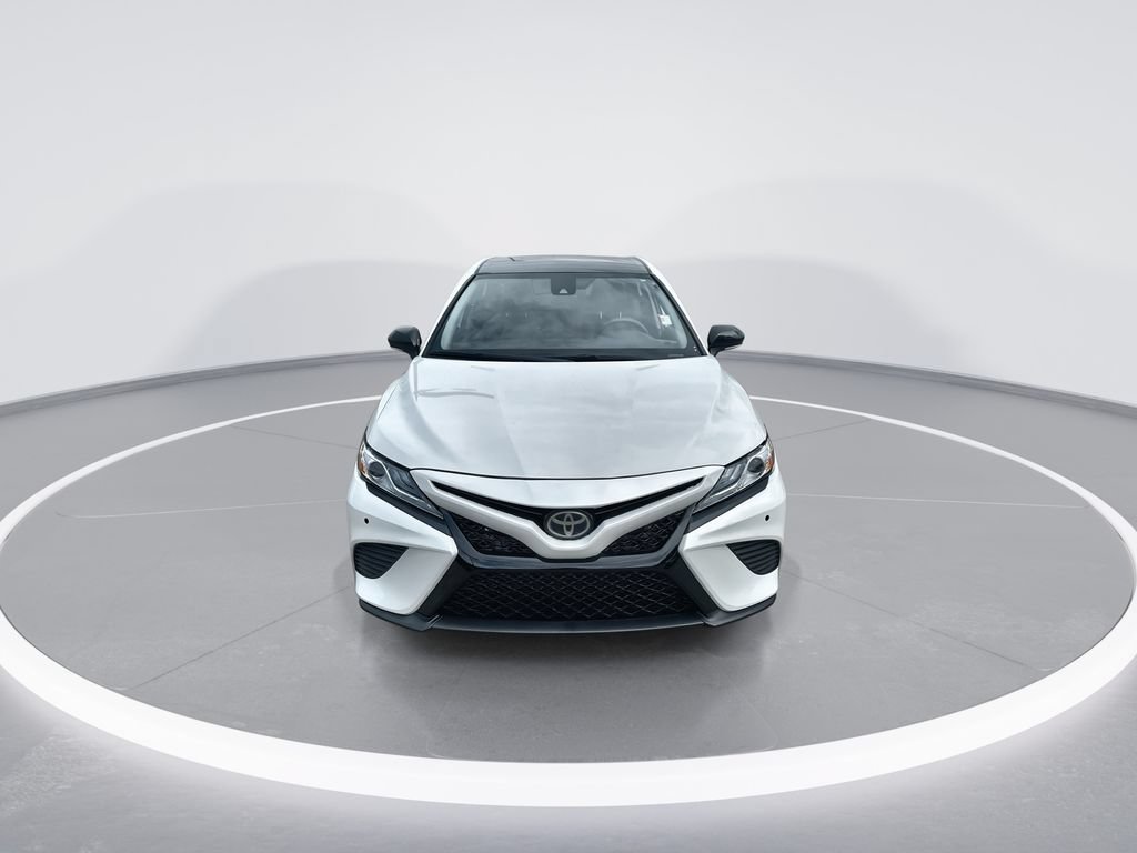 Used 2020 Toyota Camry XSE FWD image 3