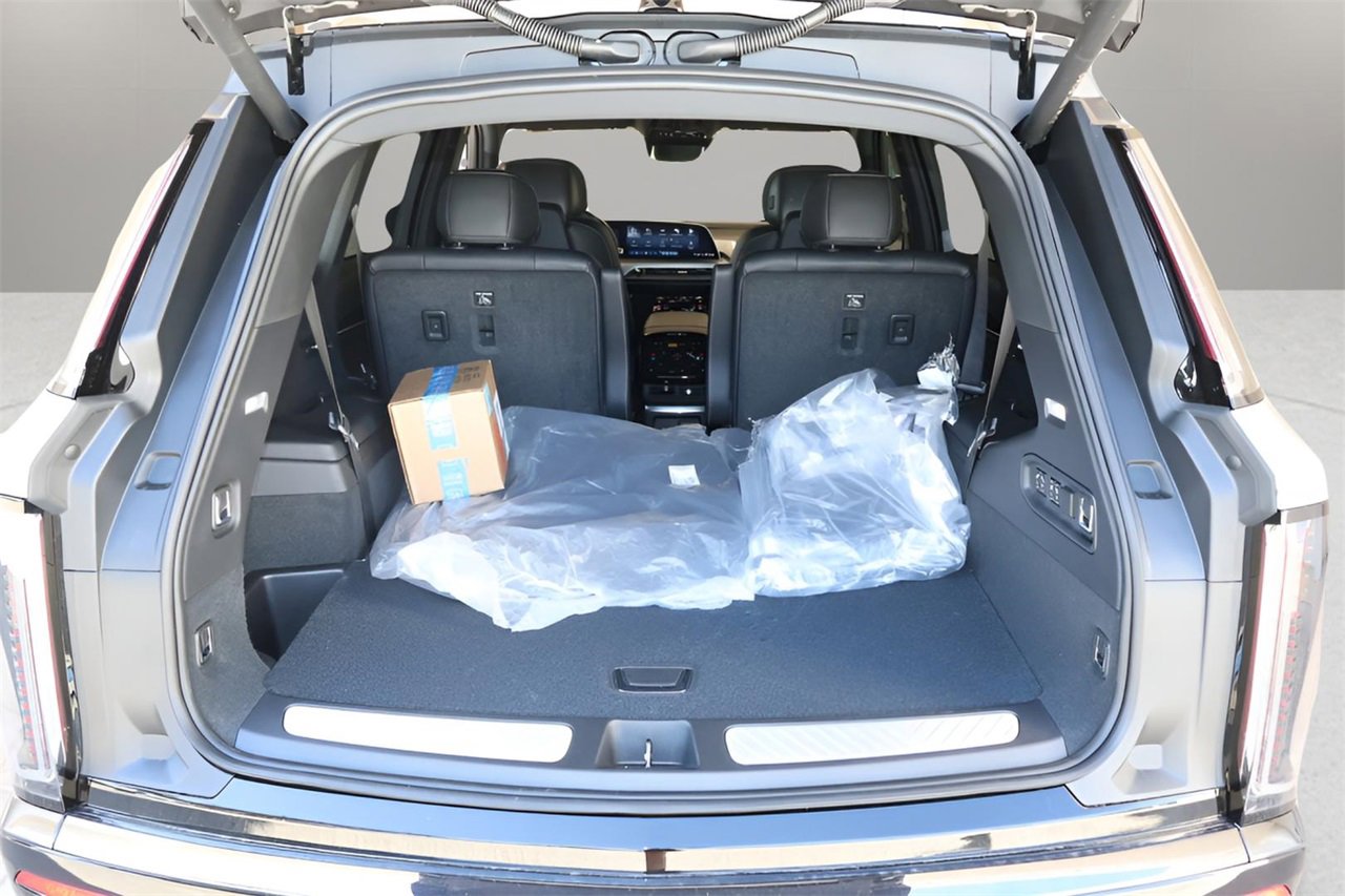 New 2026 Cadillac Vistiq Sport image 18