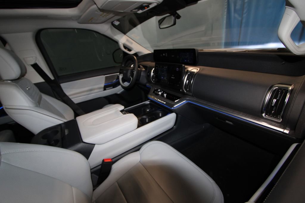 Used 2025 Ford Expedition Platinum w/ Platinum Ultimate Package image 26