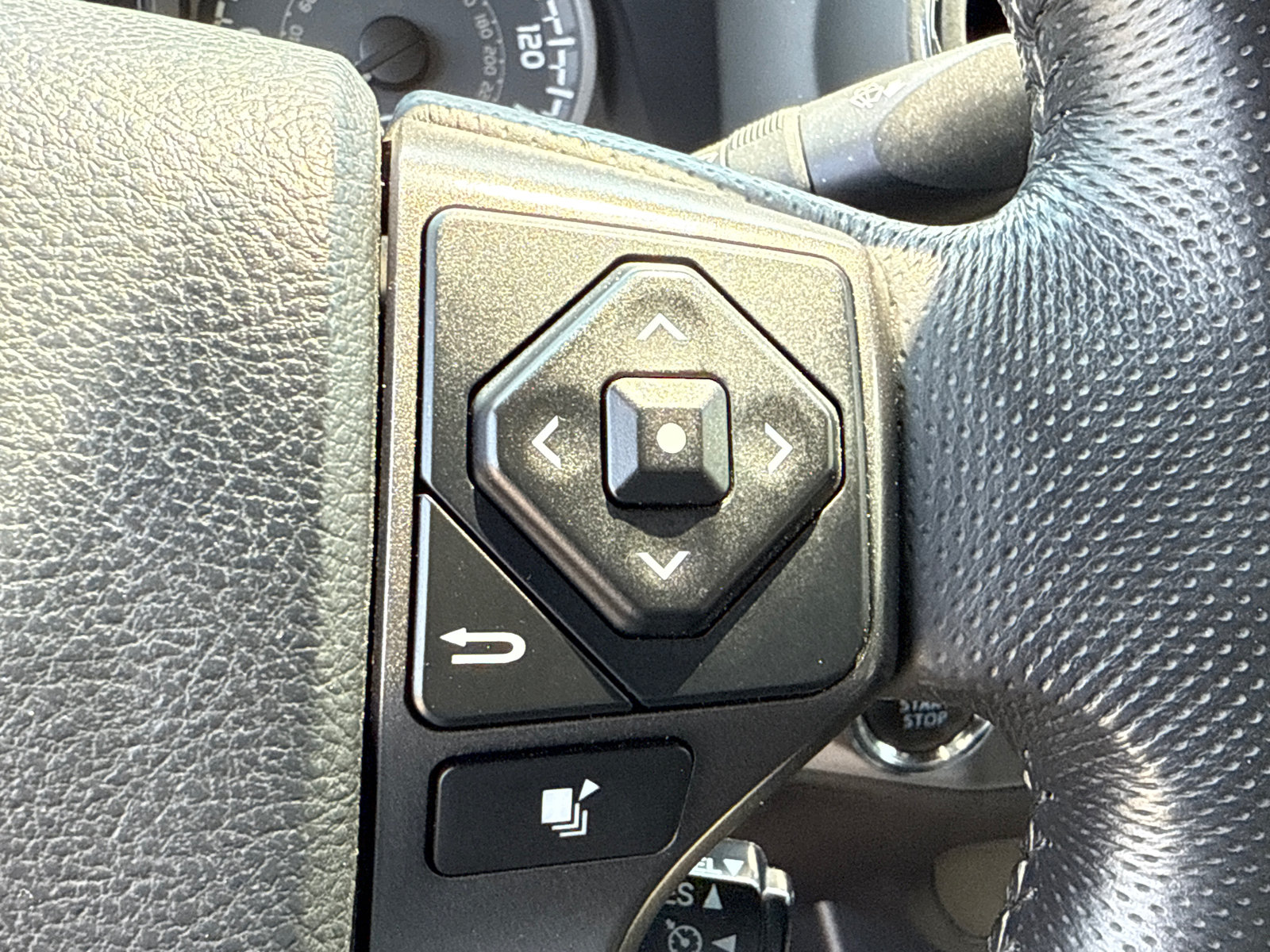 Used 2017 Toyota Tacoma TRD Sport w/ Tow Package (A/T) AWD/4WD image 13