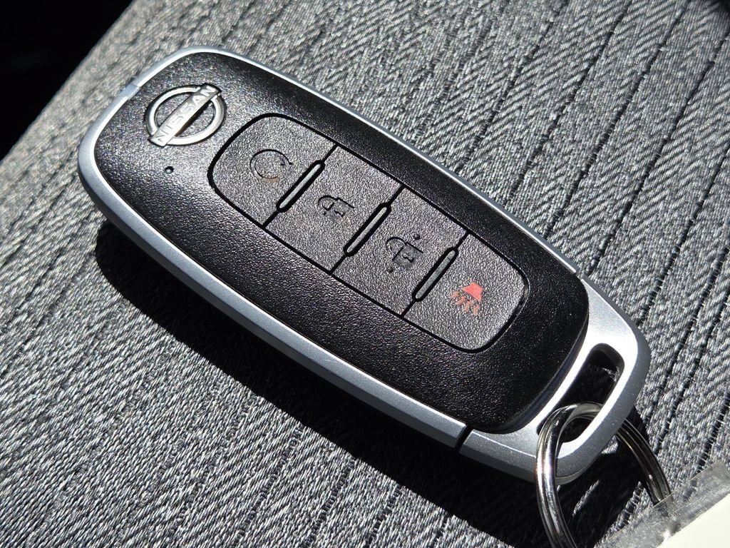 Used 2023 Nissan Rogue SV AWD/4WD image 34