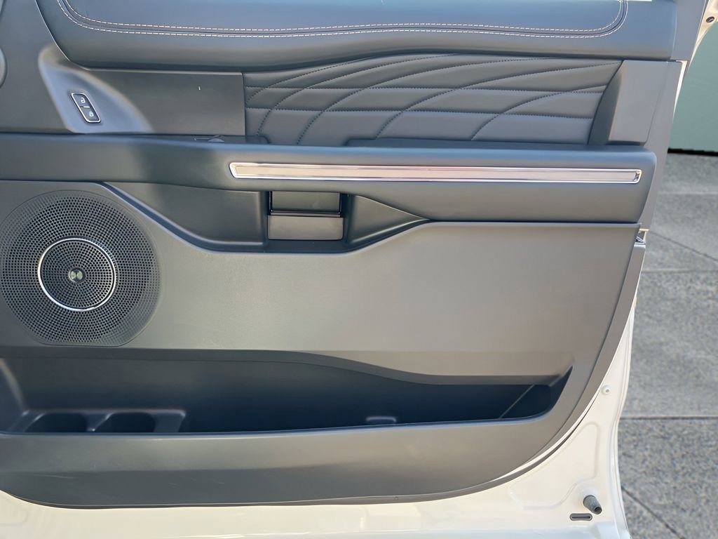 Used 2023 Ford Expedition Platinum image 52