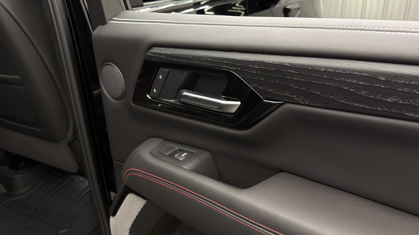 Used 2026 GMC Yukon AT4 Ultimate w/ LPO, Floor Liner Package AWD/4WD image 42