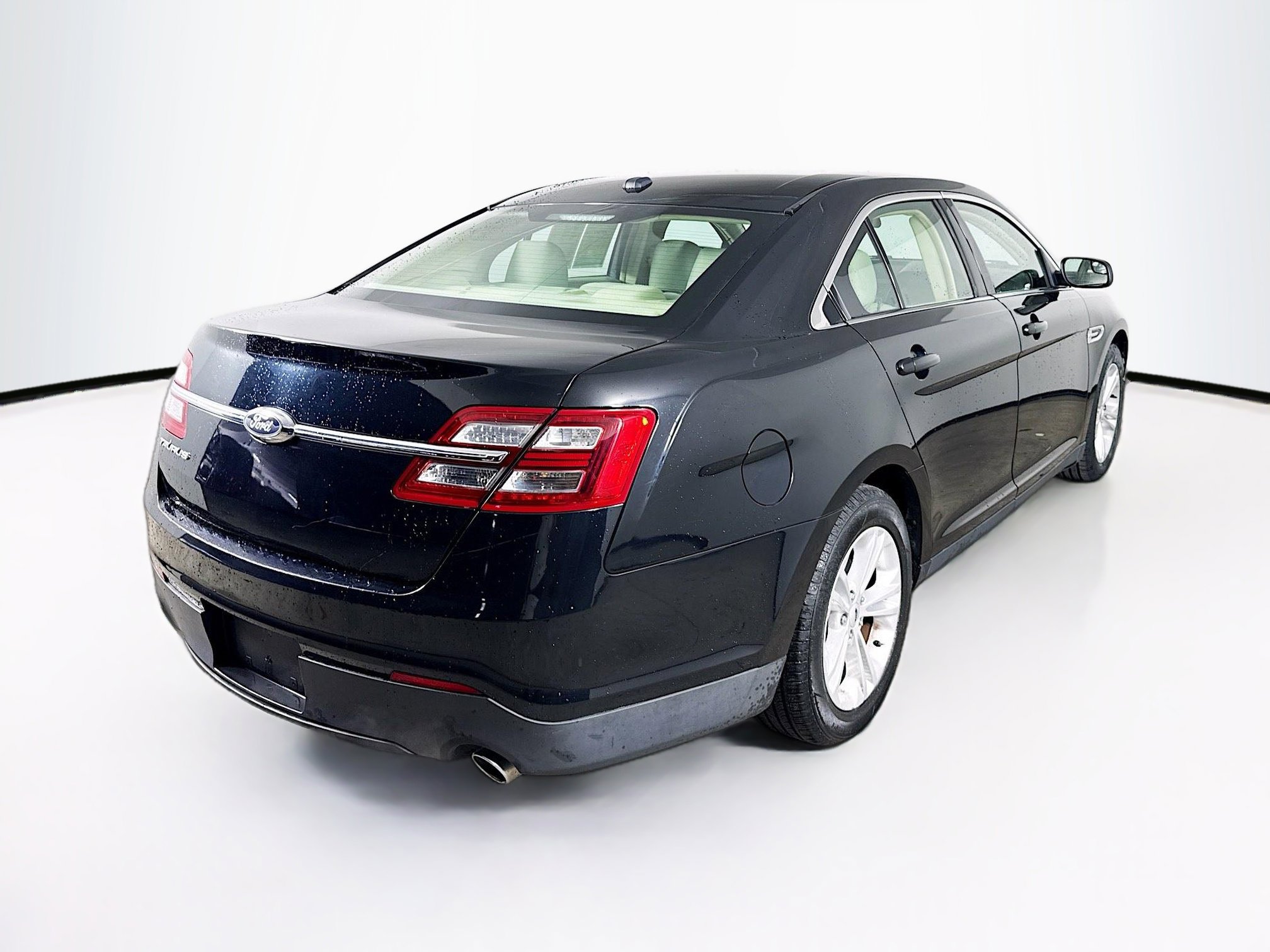 Used 2018 Ford Taurus SE image 29