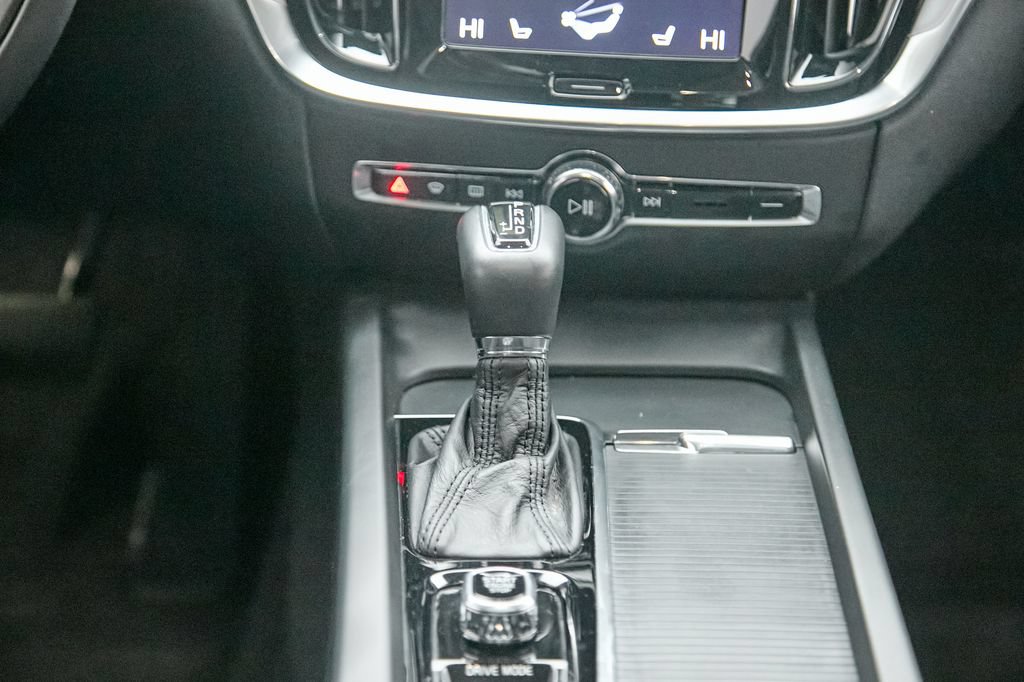Used 2019 Volvo S60 T6 Momentum w/ Premium Package AWD/4WD image 30