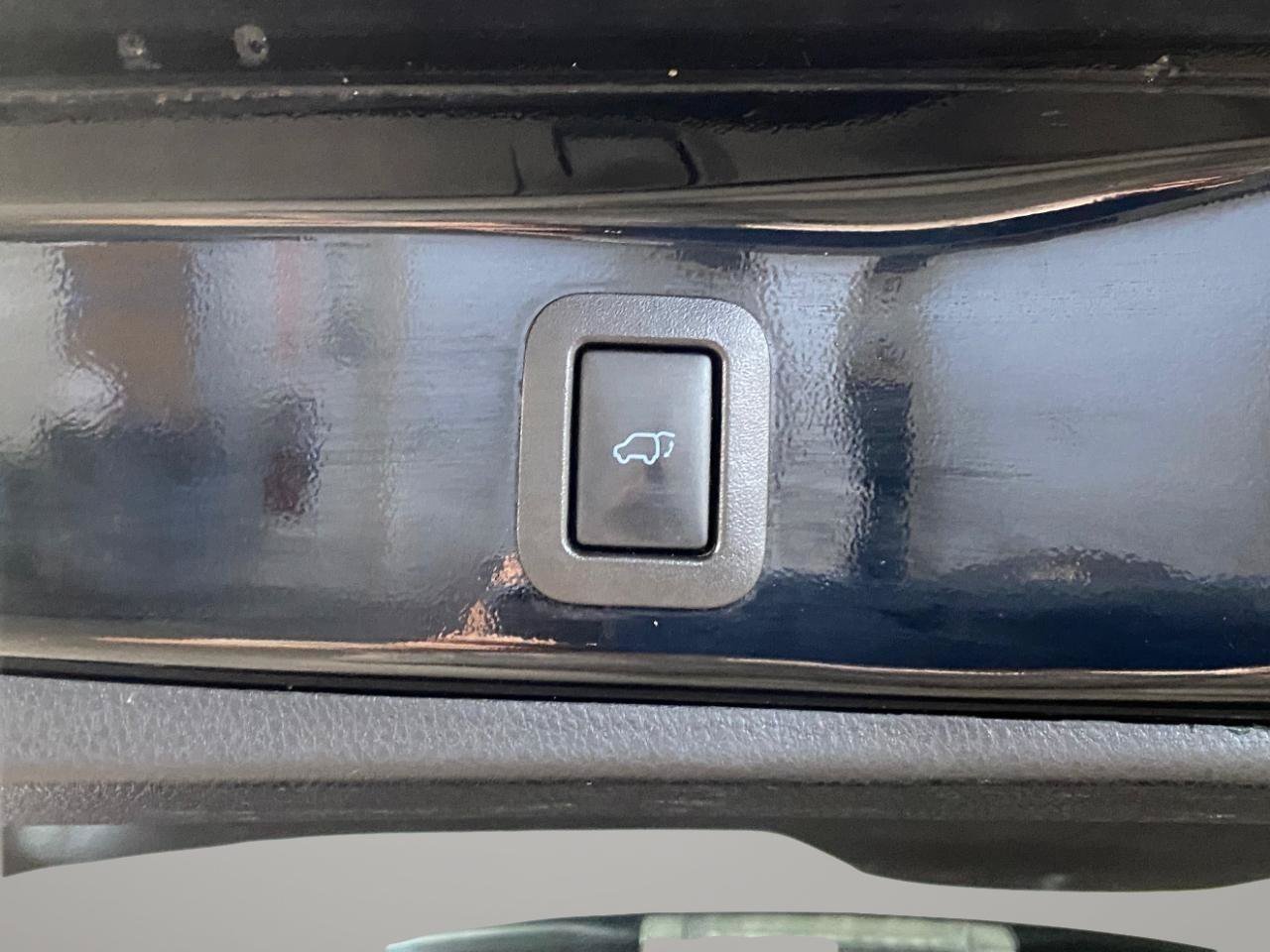 Used 2019 Toyota Highlander XLE AWD/4WD image 12