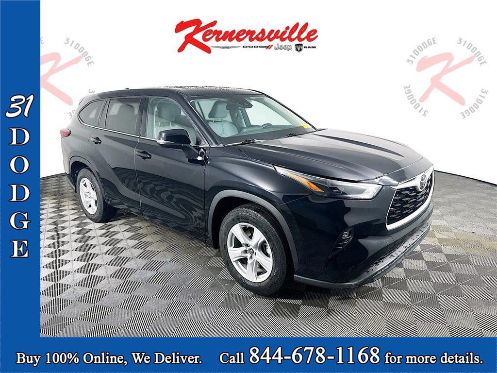 Used 2022 Toyota Highlander LE image 1