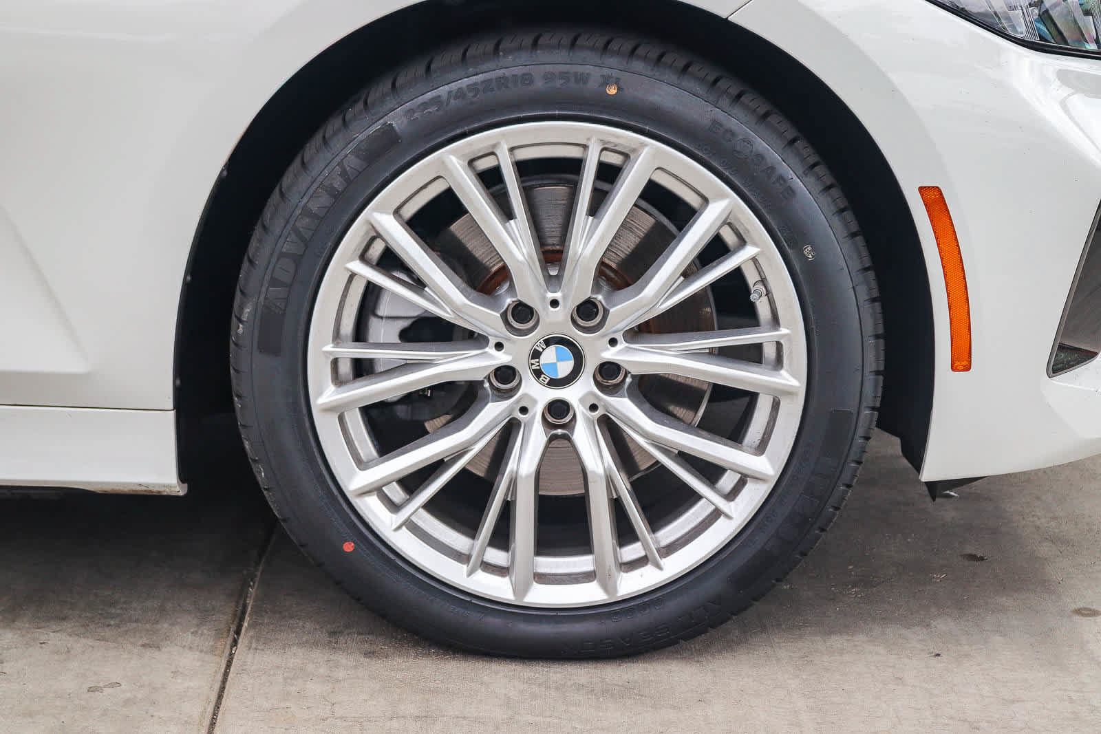 Used 2023 BMW 330i Sedan w/ Driving Assistance Package RWD image 9