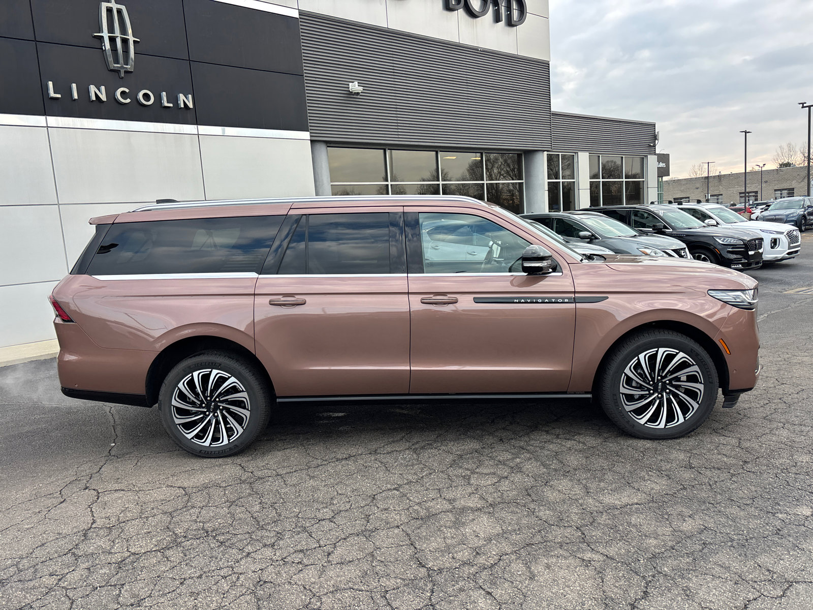 New 2025 Lincoln Navigator L Black Label AWD/4WD image 8
