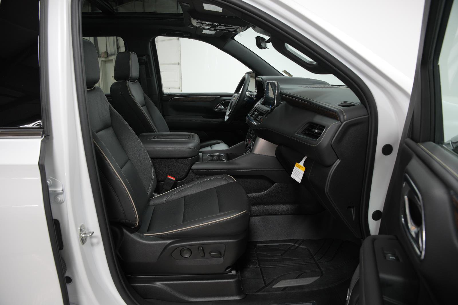 Used 2024 Chevrolet Suburban Premier w/ Premium Package image 20