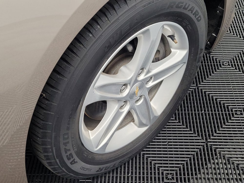 Used 2022 Chevrolet Malibu LS FWD image 31