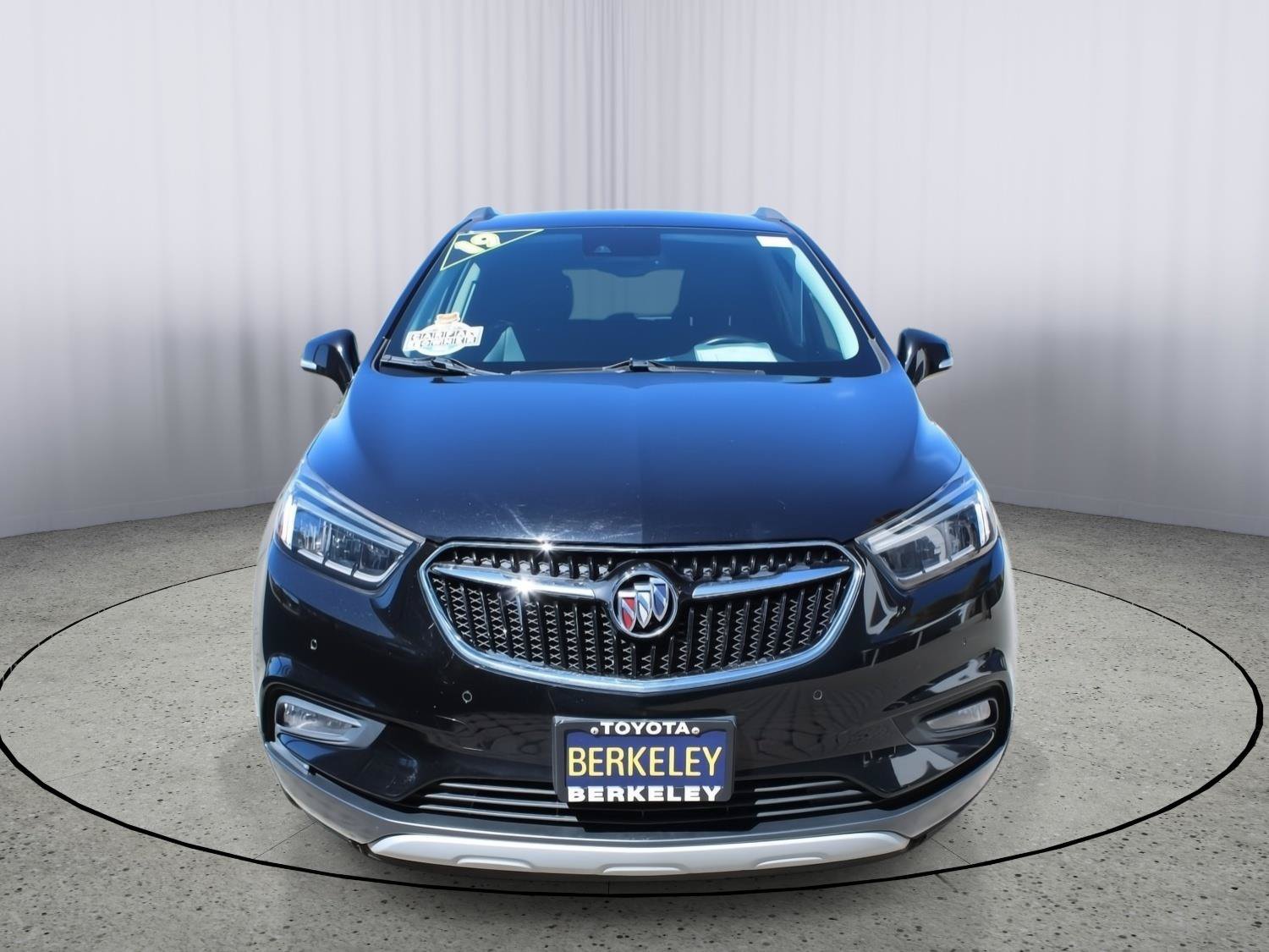 Used 2019 Buick Encore Essence w/ Safety Package II FWD image 3