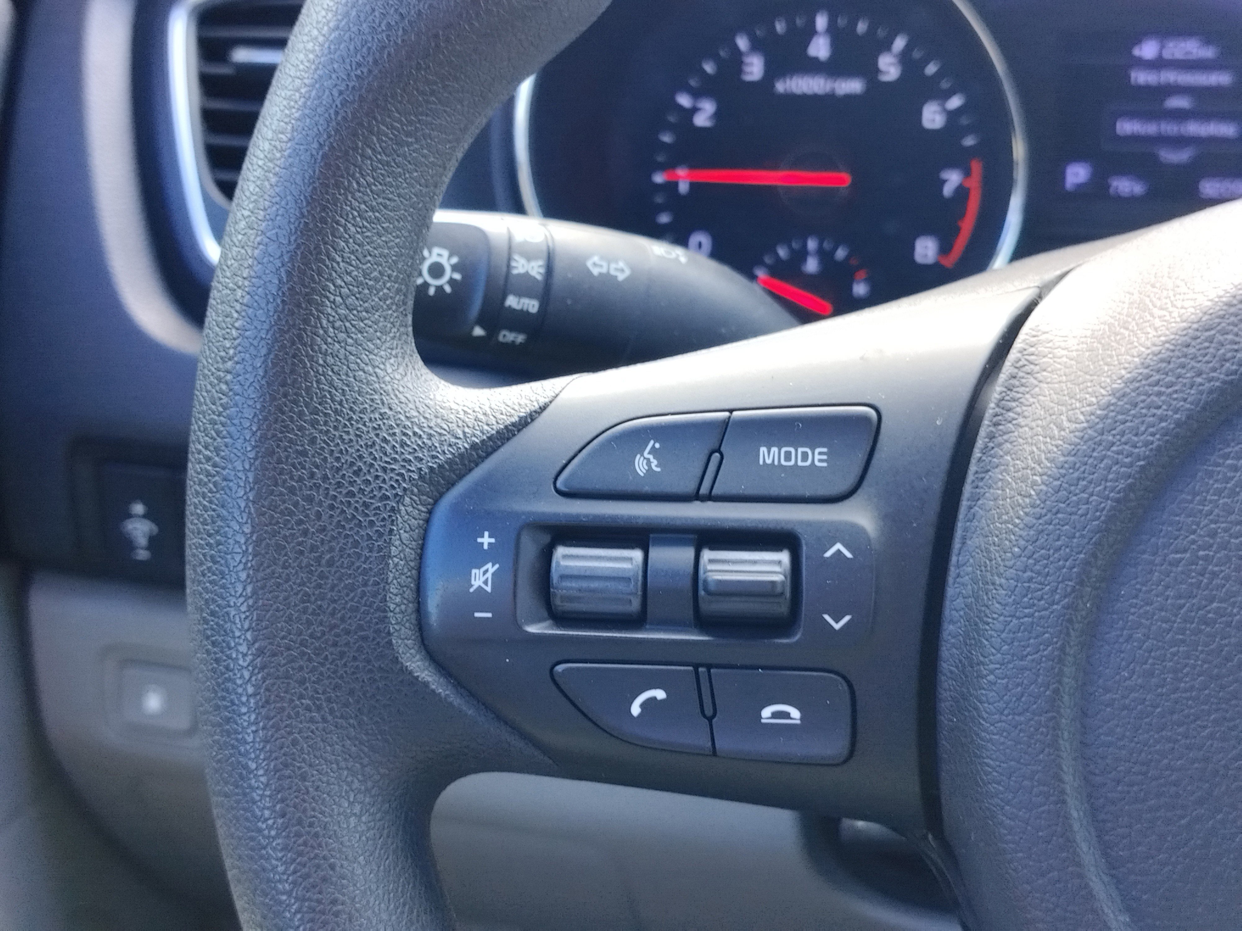 Used 2020 Kia Sedona L image 21