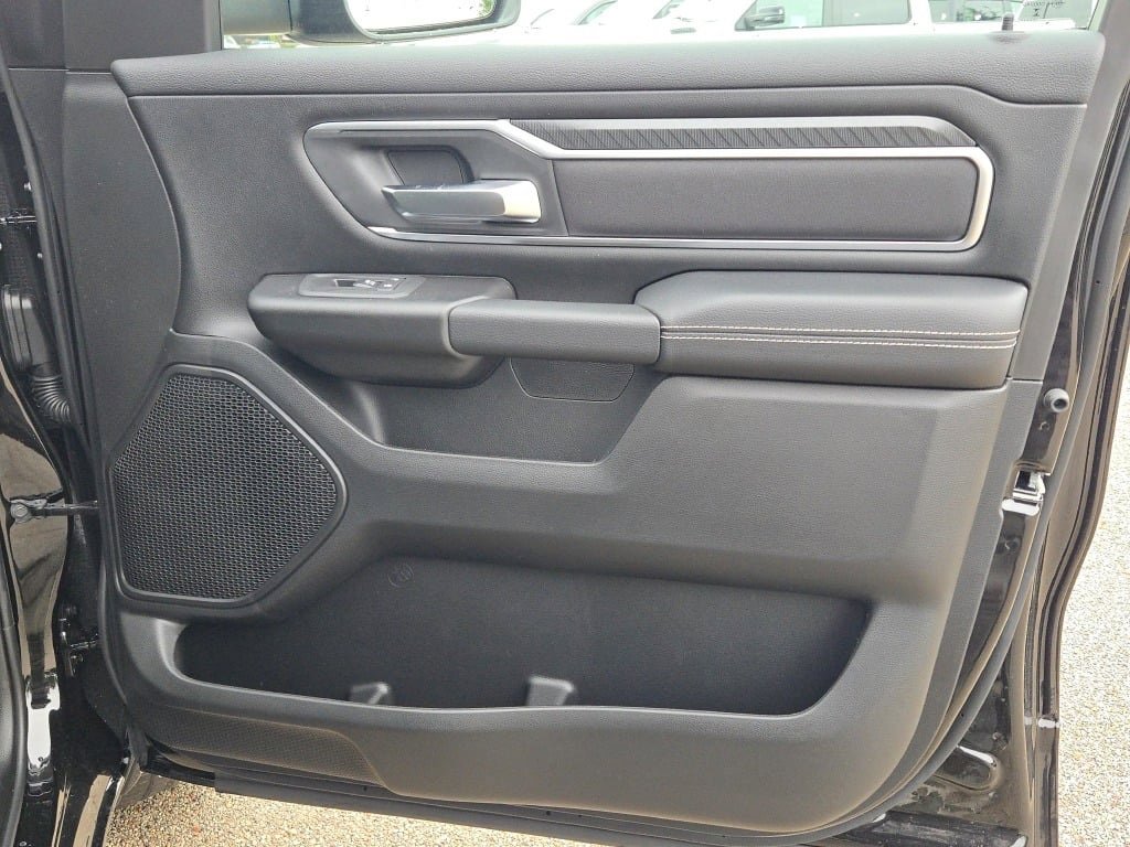 New 2026 RAM 1500 4x4 Crew Cab image 9