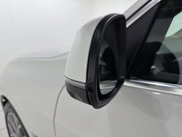 Used 2026 BMW X7 xDrive40i w/ Premium Package image 9