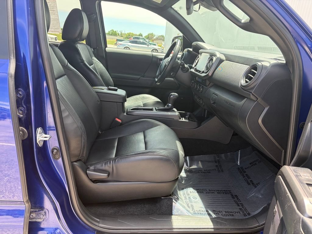 Used 2023 Toyota Tacoma TRD Off-Road w/ TRD Premium Off Road Package AWD/4WD image 23