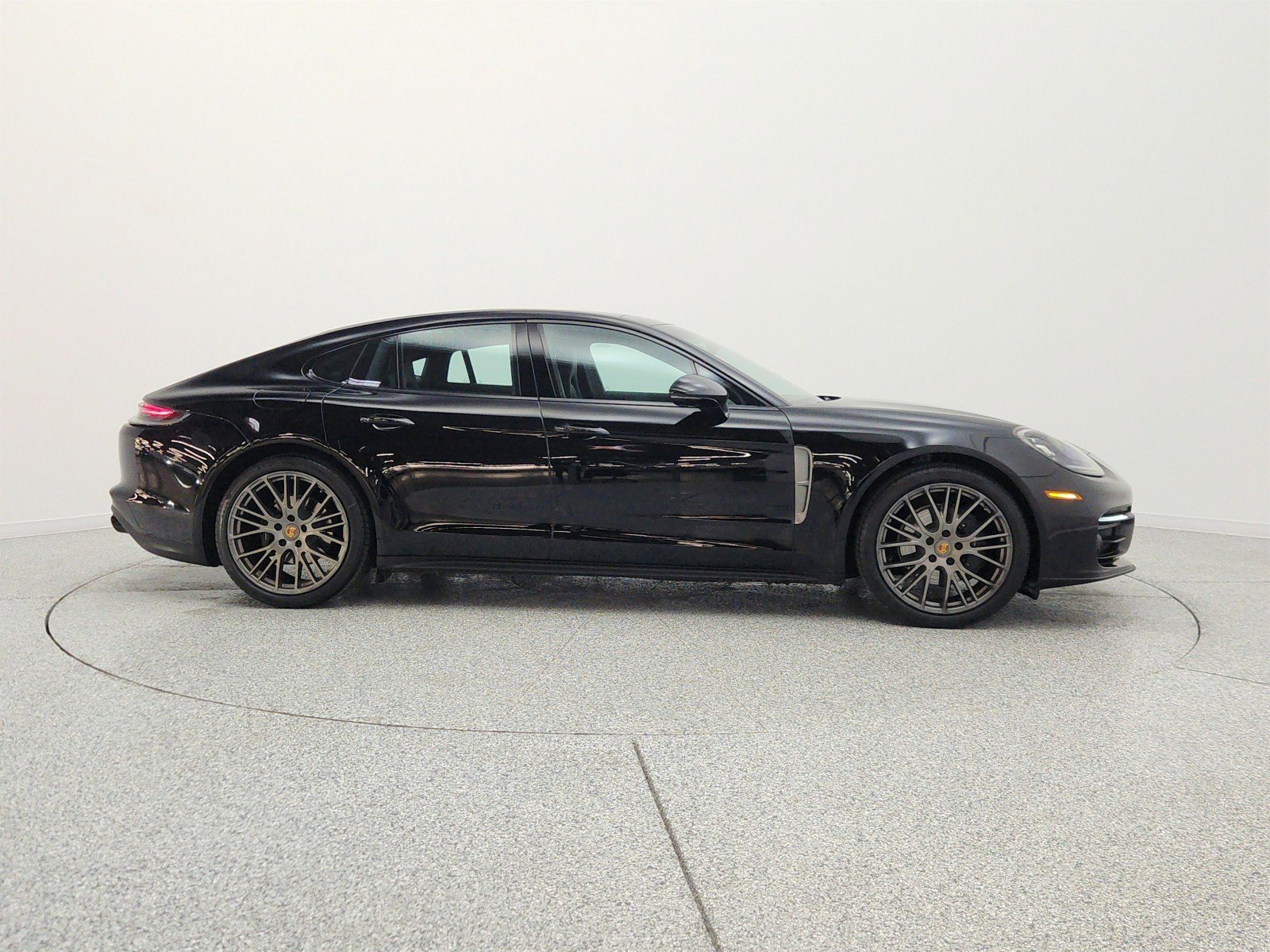 Used 2023 Porsche Panamera Platinum Edition RWD image 4
