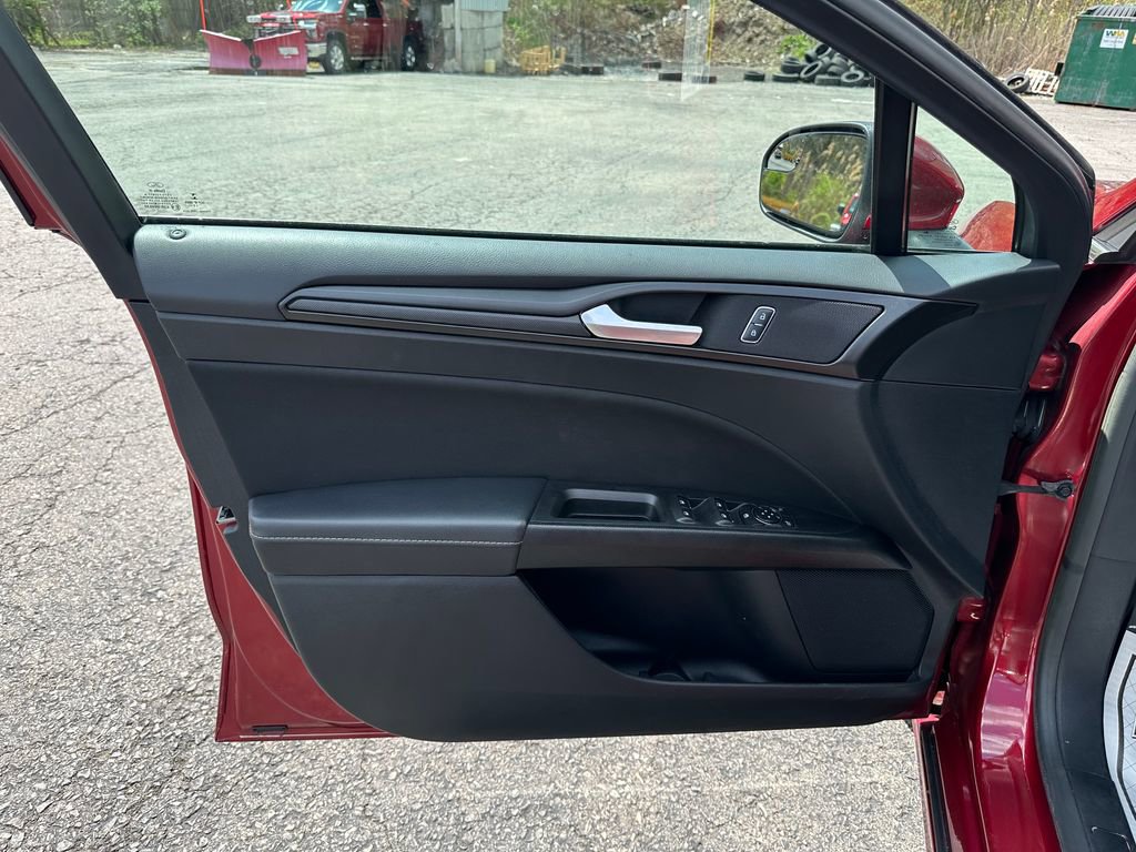 Used 2018 Ford Fusion S w/ Equipment Group 101A FWD image 18