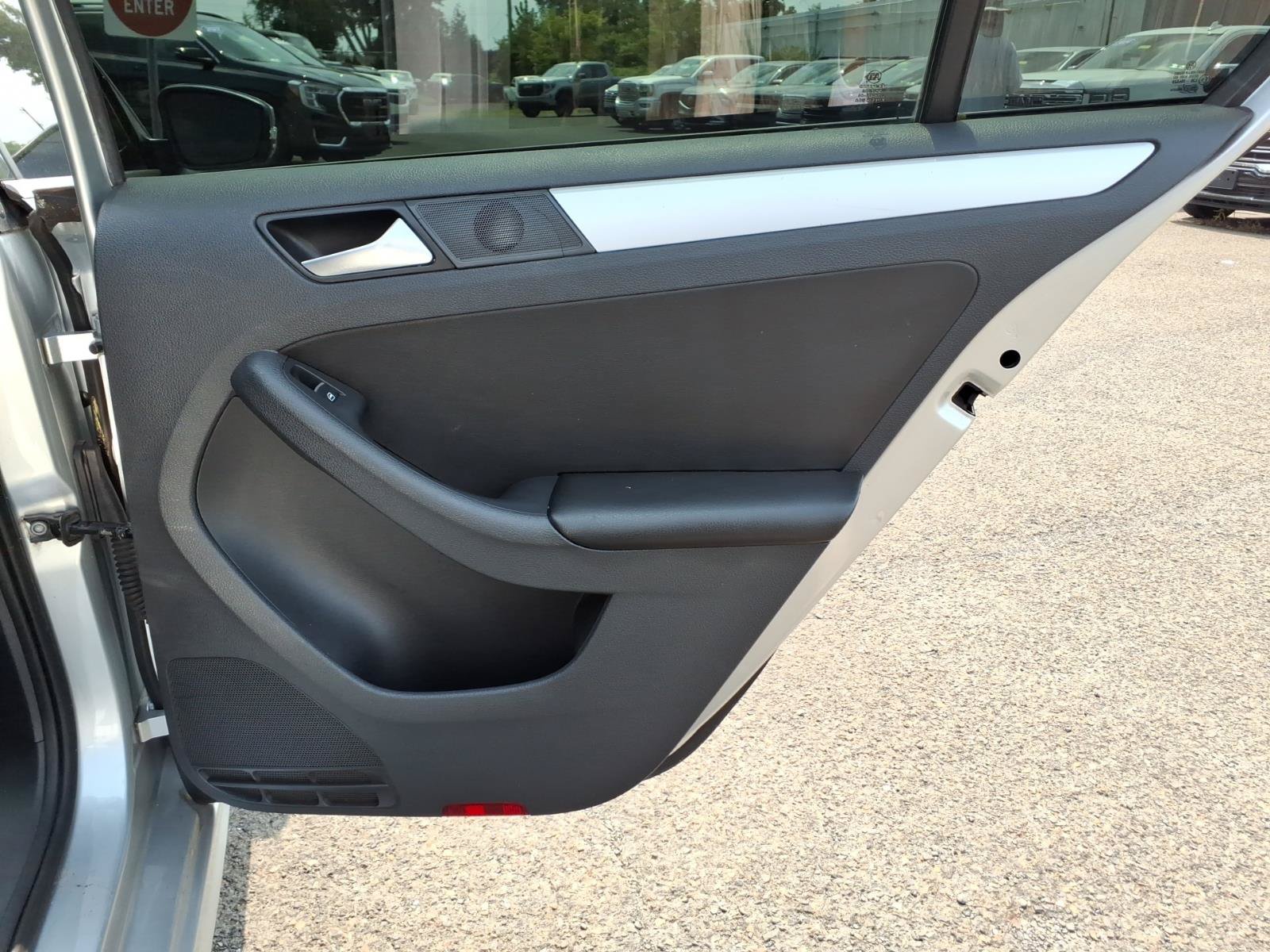 Used 2014 Volkswagen Jetta SE FWD image 23
