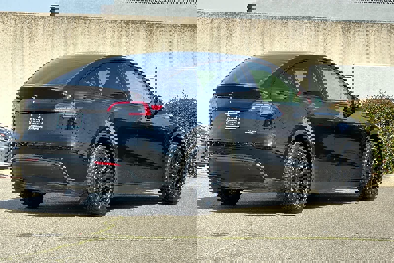 Used 2021 Tesla Model Y Long Range image 2