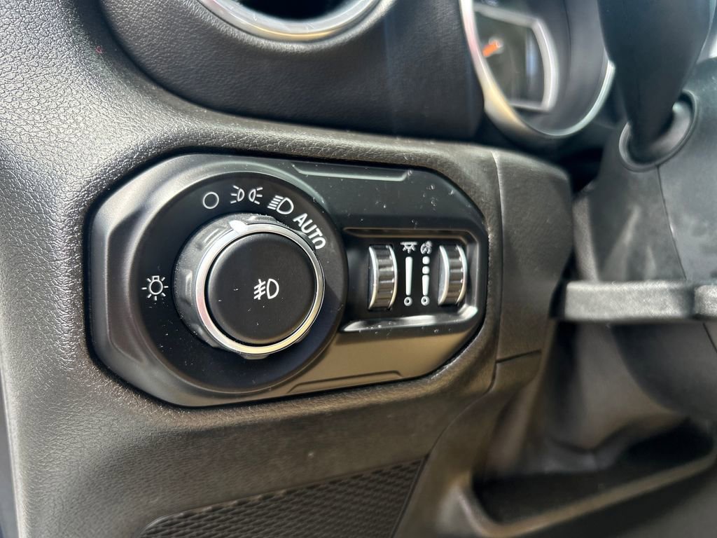 Used 2019 Jeep Wrangler Unlimited Sahara AWD/4WD image 21