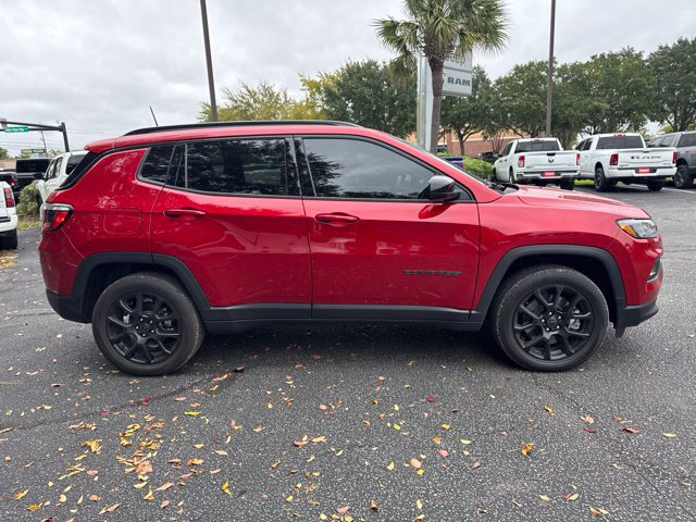 Used 2026 Jeep Compass Latitude AWD/4WD image 9
