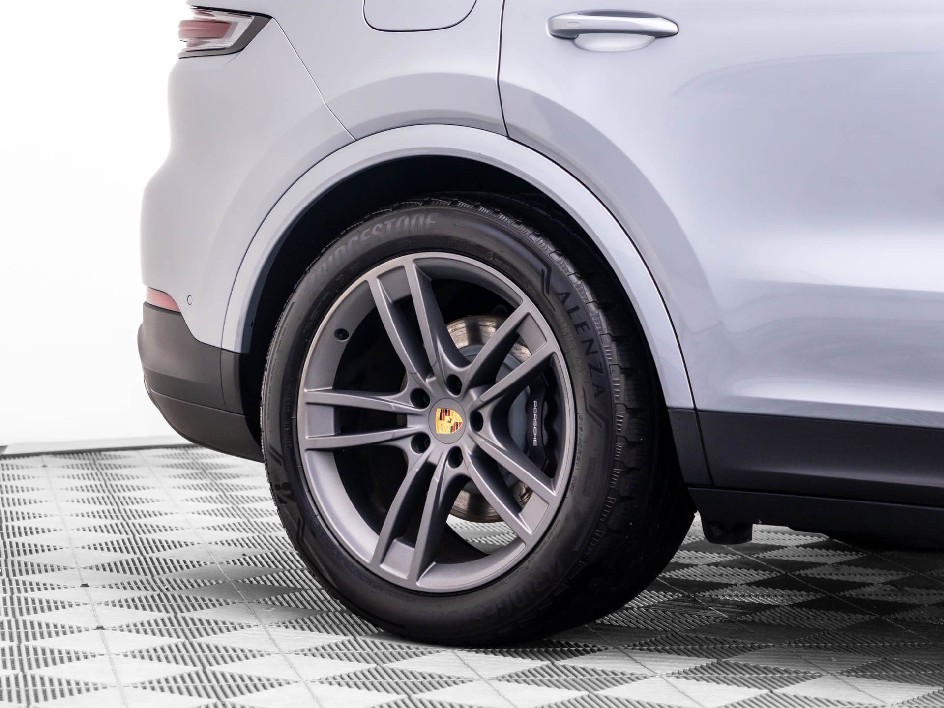 Certified 2024 Porsche Cayenne Coupe AWD/4WD image 35