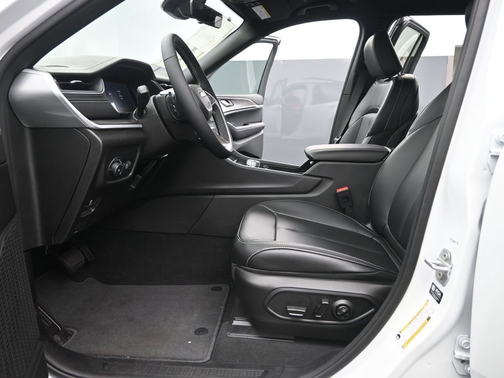 New 2025 Jeep Grand Cherokee L Limited image 10