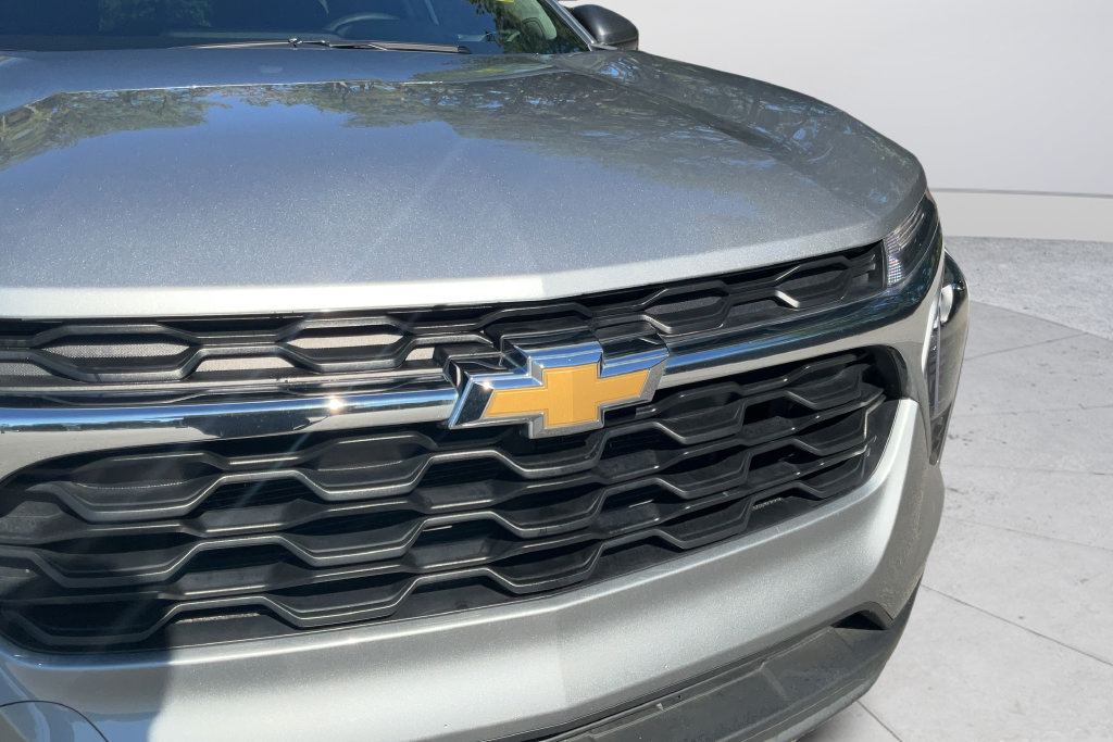 Used 2025 Chevrolet Trax LS w/ Driver Confidence Package FWD image 27