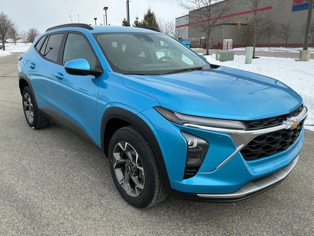 Used 2025 Chevrolet Trax LT w/ Driver Confidence Package image 2