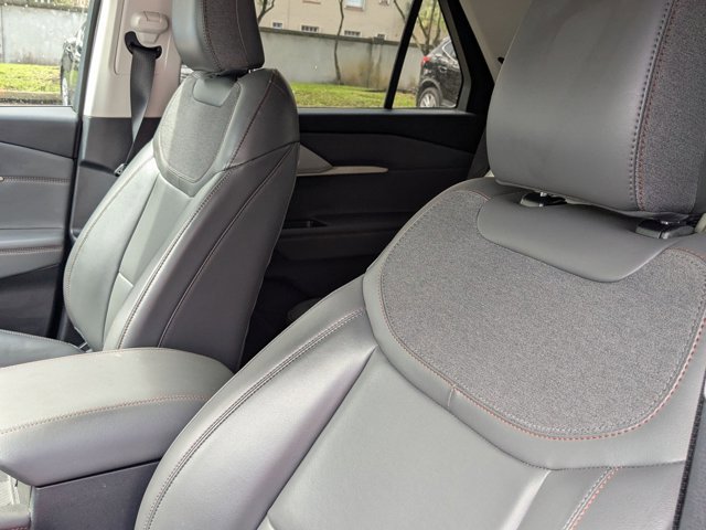 Used 2025 Ford Explorer Active w/ Active Comfort Package image 11