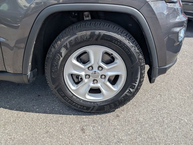 Used 2017 Jeep Grand Cherokee Laredo w/ Quick Order Package 2BE image 15