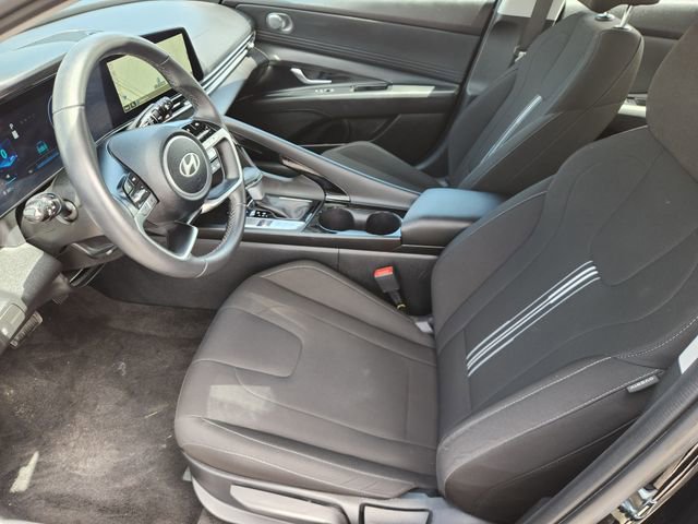 Used 2025 Hyundai Elantra SEL FWD image 11