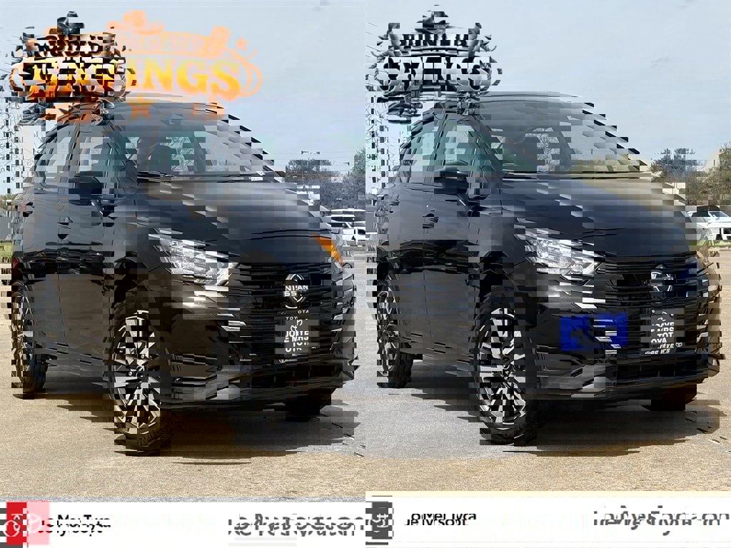 Used 2025 Nissan Versa SV image 2