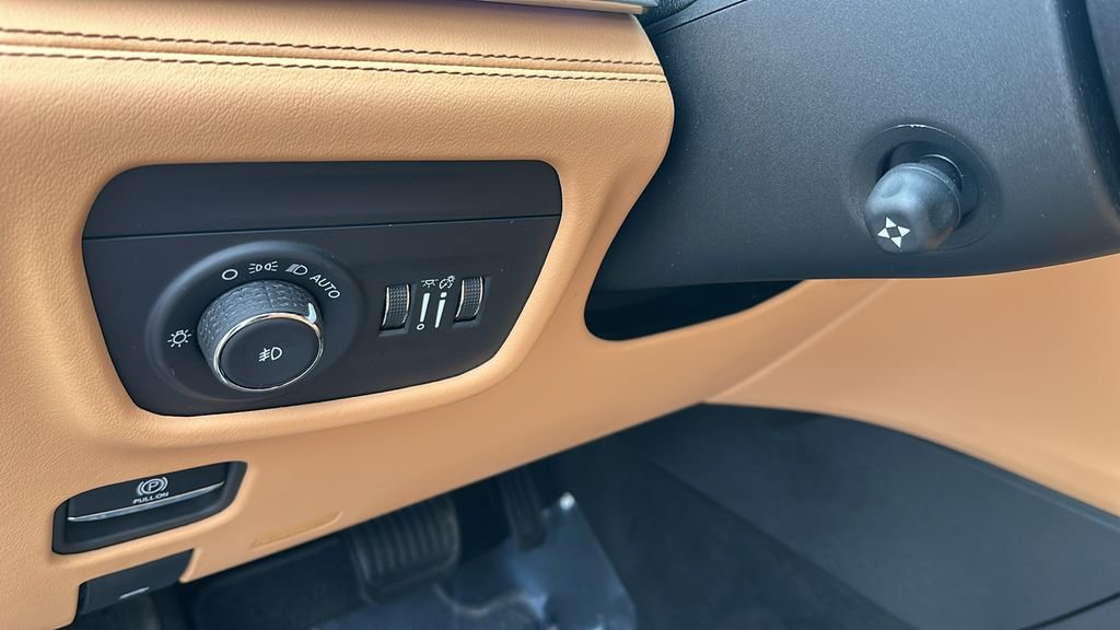 Used 2024 Jeep Grand Cherokee L Summit image 17