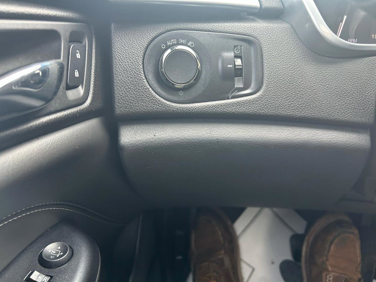 Used 2015 Cadillac SRX Luxury w/ Driver Awareness Package AWD/4WD image 29