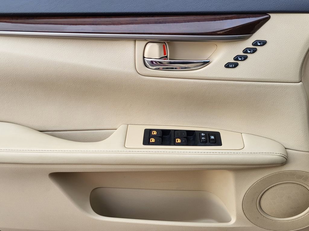 Used 2013 Lexus ES 350 w/ Luxury Pkg image 14