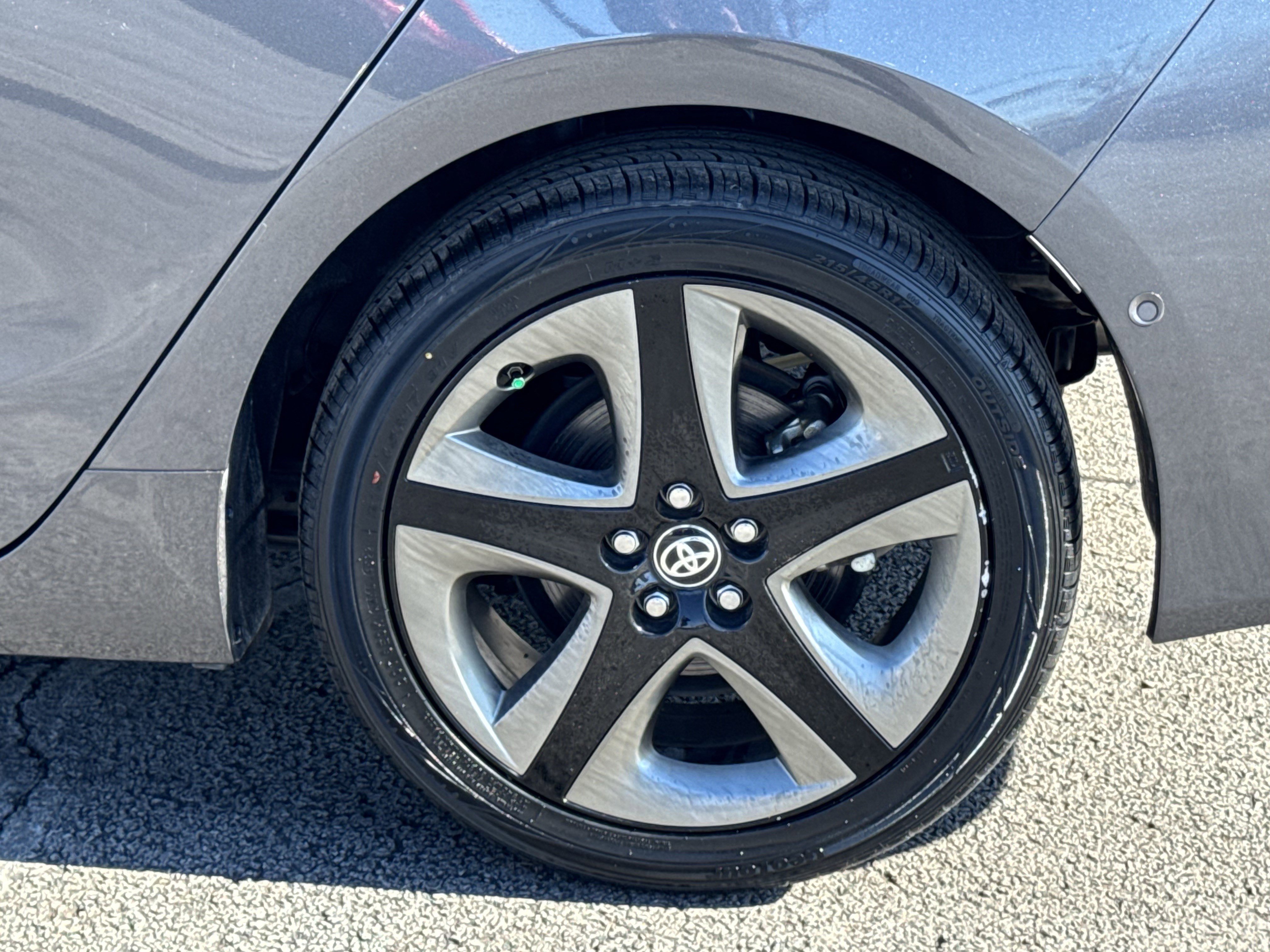 Used 2021 Toyota Prius L Eco image 40