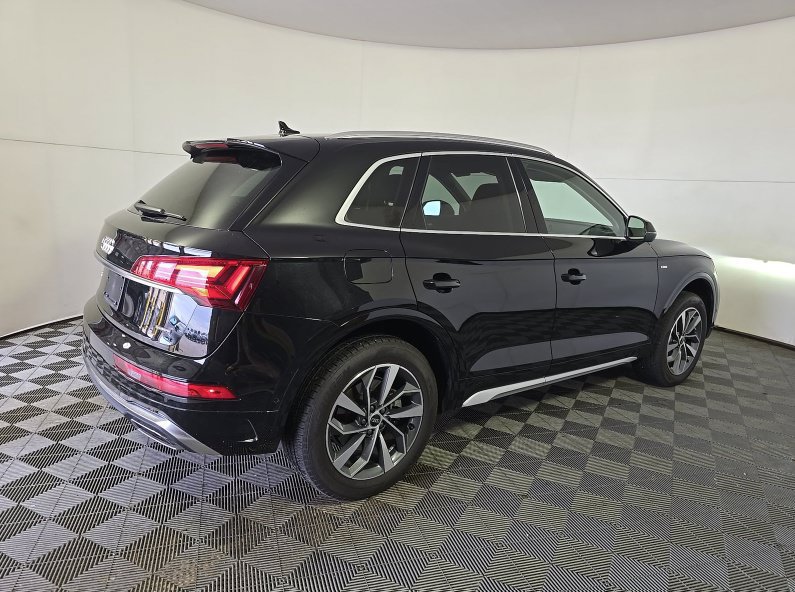 Used 2023 Audi Q5 2.0T Prestige w/ Prestige Package AWD/4WD image 5