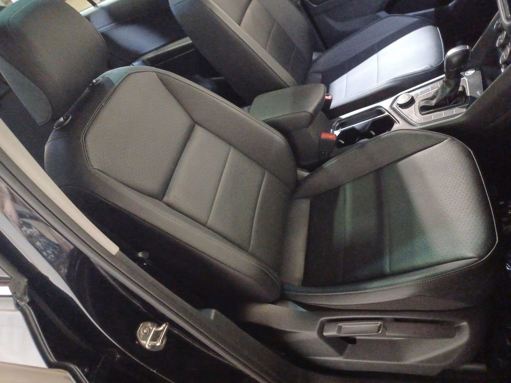 Used 2020 Volkswagen Tiguan SE w/ Panoramic Sunroof Package AWD/4WD image 25