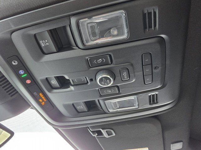Used 2024 Chevrolet Suburban Premier w/ Premium Package AWD/4WD image 5
