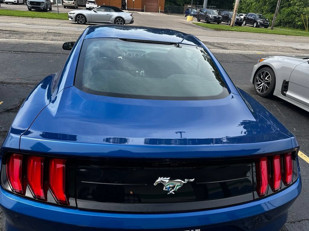 Used 2018 Ford Mustang Coupe RWD image 5