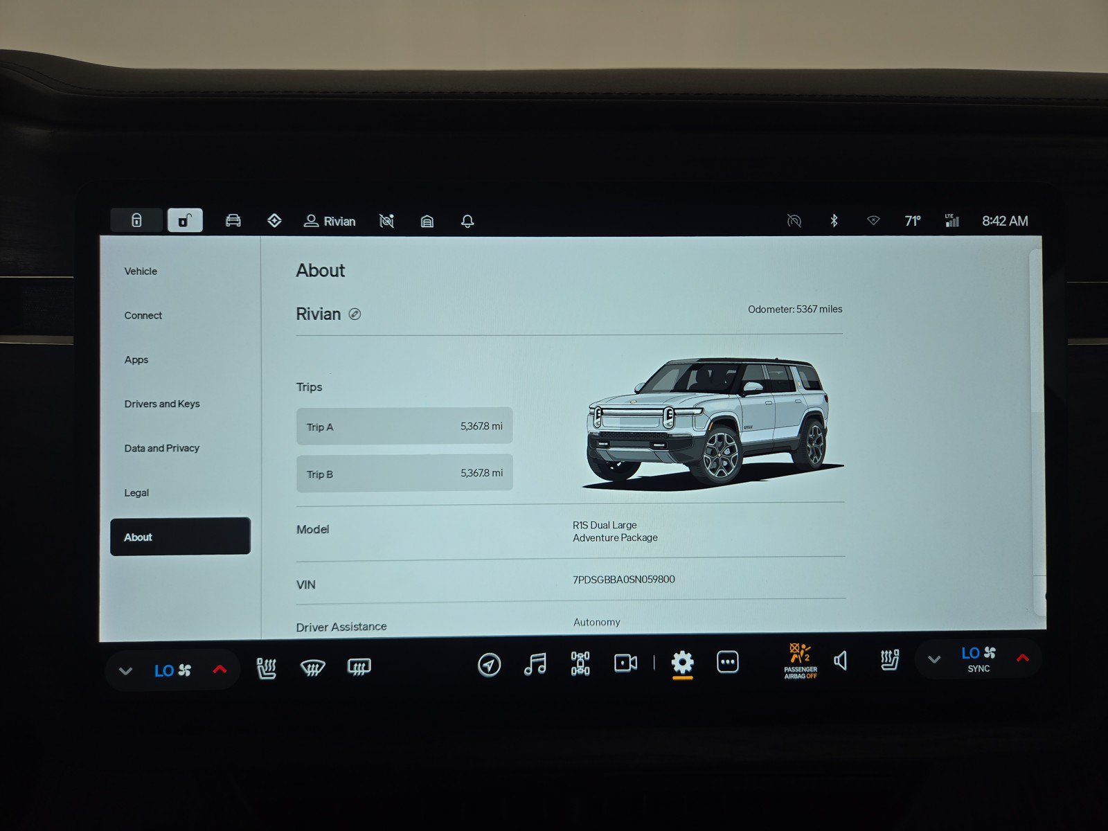 Used 2025 Rivian R1S Adventure AWD/4WD image 29